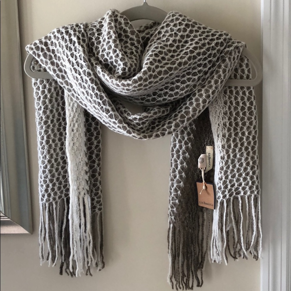 G.H.Bass scarf ☃️ Winter Sale